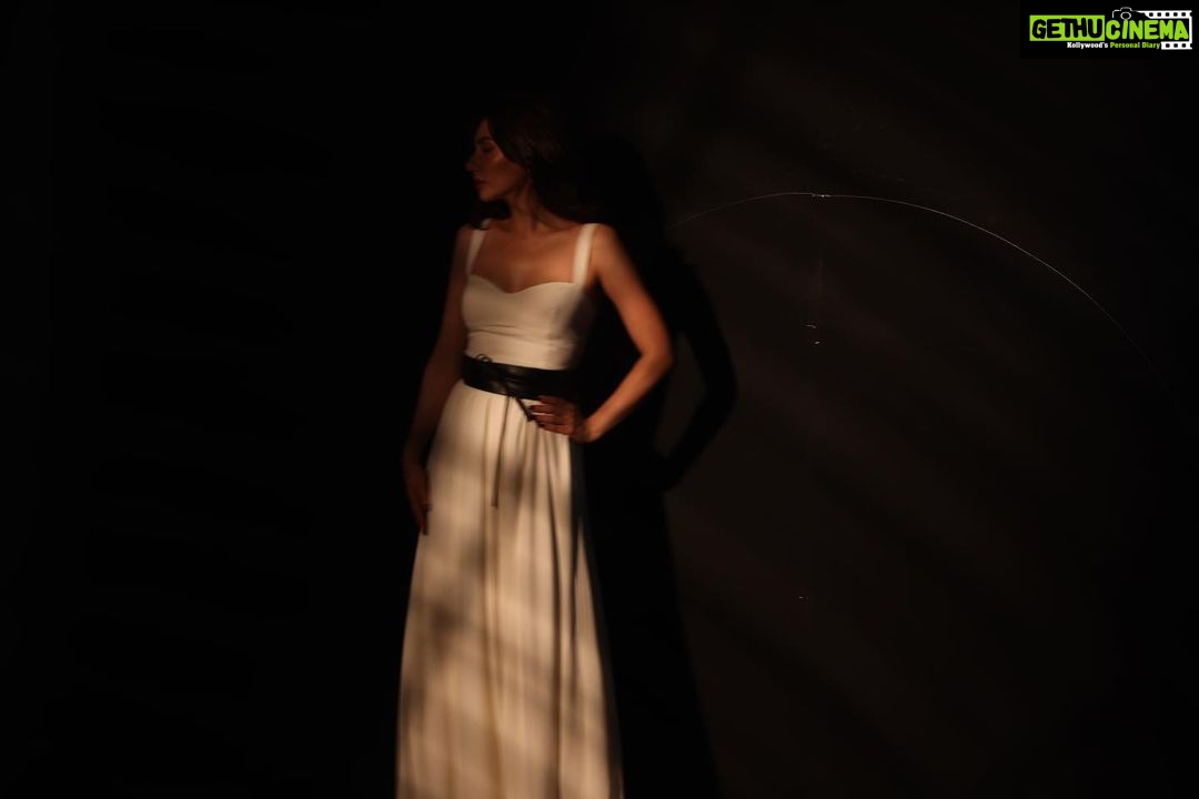 Mahira Khan Instagram - Nothing like random outtakes x