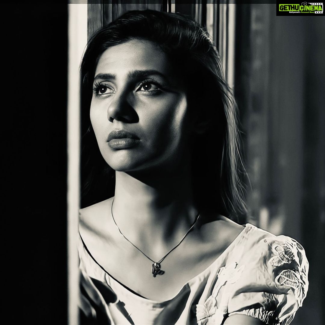 Mahira Khan Instagram - Tammam umar ka hisaab… maangti hai zindagi..