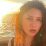 Mahira Khan Instagram - Manifesting a holiday ✌🏼