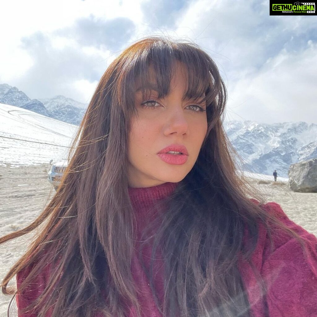 Mahira Khan Instagram - Man. The mountains. X Somewhere In The Mountains