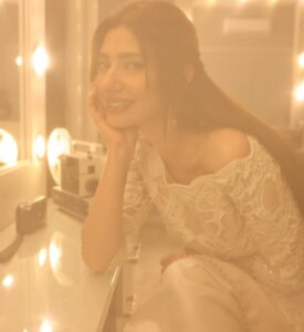 Mahira Khan Instagram - These are Ama’s favourite pictures. She likes it when I smile with all my teeth😁 #quaideazamzindabadpromotions