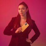 Mahira Khan Instagram - Glad to join @OPPOPakistan Family together with you. We are both in love with the new #OPPOF21Pro. The #FantasticSelfie master will hit the town on April 11th. Stay tuned with us & explore #FantasticStyle! P.S this ain’t an April fools joke.. we be comin’ ♥️🤍