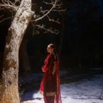 Mahira Khan Instagram - Pakistan, The Land of Hidden Treasures.. 🇵🇰🗻🌊🌖💕☘️ The video is out on Youtube, check the link in bio. Make up - @anamfarooqkhan_makeup Hairstylist - @nidakhan.hairstylist 📸 @shahbazshaziofficial Styling @arbaqanchangezi @ahadrazamir @pakistanexpo2020 #PakistanTheLandofHiddenTreasures #PakistanPavilion #Expo2020 #Expo2020dubai