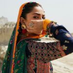 Mahira Khan Instagram - SS Luxury Lawn’22 by Hussain Rehar – رھگولی is Live Now! Book your favourite articles from this splendid collection for the upcoming summer season! ✨ https://www.hussainrehar.com/collections/rahgoli #hussainrehar #rahgoli #luxurylawn22 #luxurylawnbyhussainrehar #unstitched
