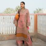 Mahira Khan Instagram - SS Luxury Lawn’22 by Hussain Rehar – رھگولی is Live Now! Book your favourite articles from this splendid collection for the upcoming summer season! ✨ https://www.hussainrehar.com/collections/rahgoli #hussainrehar #rahgoli #luxurylawn22 #luxurylawnbyhussainrehar #unstitched