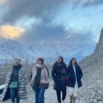 Mahira Khan Instagram - Peeechaaaayy… Toh dekho 👀 Cold Desert, Skardu