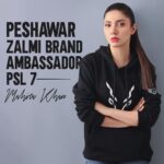 Mahira Khan Instagram - Zalmi zalmi zalmi 👊🏼🇵🇰 @peshawarzalmipk 📸 @shahbazshaziofficial @adnanansariofficial @iamazeemabbasi 💋 #YellowStorm #Zalmi #Zalmi2022