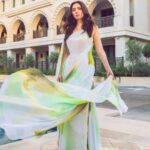 Mahira Khan Instagram - Filmfare ME✨💅 👗 @georgeschakraofficial 💄 @iambabarzaheer 💎 @bulgari 🧚🏼‍♀️ @manekaharisinghani 📸 @uthman_studio