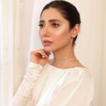 Mahira Khan Instagram - LSA 2021 💋 👗 @jamshadys @feehajamshedofficial 💎 @javerijewelleryco 💄 @omayrwaqar 💅 @nabila_salon 📸 @shahbazshaziofficial