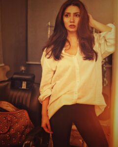 Mahira Khan Instagram - I am the subject, I know best ✌︎︎