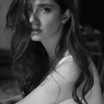 Mahira Khan Instagram - I feel therefore I am 🤍