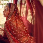 Mahira Khan Instagram - 🌹 𝑭𝒂𝒊𝒛𝒂 𝑺𝒂𝒒𝒍𝒂𝒊𝒏 🌹 @faizasaqlain Makeup artist @iambabarzaheer Hairstylist @nidakhan.hairstylist Photographer @ashnakhanofficial Art director @hashimali90 Jewellery @amnashariff.jewelry