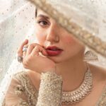 Mahira Khan Instagram - ‎…بیگم خرشید کے نام 𝓕𝓸𝓻 𝑲𝒉𝒖𝒓𝒔𝒉𝒆𝒆𝒅... 𝑭𝒓𝒐𝒎, @faizasaqlain ❥ Make up @iambabarzaheer Hairstylist @nidakhan.hairstylist Photographer @ashnakhanofficial Art director @hashimali90 Jewellery @amnashariff.jewelry