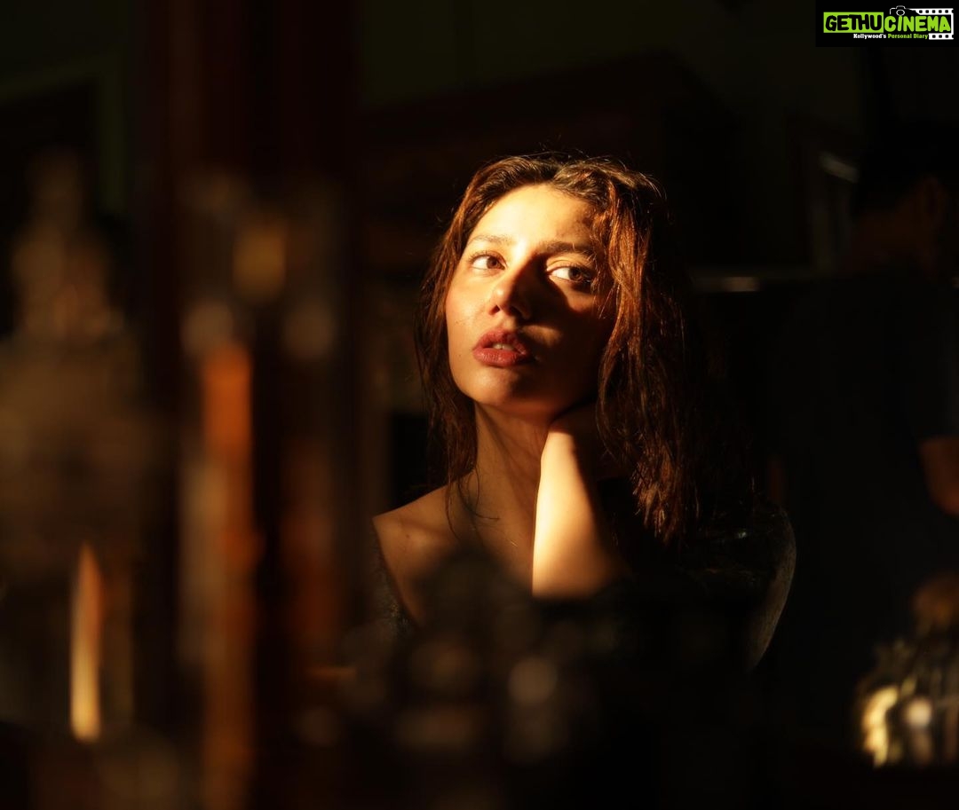 Mahira Khan Instagram - اب ُاس کے شہر میں ٹھہر ین یا کوچ کر جائیں ....فراز آؤ ِ ستارے سفر کر کے دیکھتے ہیں ❀❀❀ 𝓟𝓻𝓲𝓷𝓬𝓮 𝓒𝓱𝓪𝓻𝓶𝓲𝓷𝓰 - 𝓉ℴ𝓂ℴ𝓇𝓇ℴ𝓌! @see.prime @sheheryarmunawar @adnanansariofficial @zahid.ahmed.official @raoalikhan @aamir_mughall @haanisharique @maryamrazaa 📸 @shahbazshaziofficial