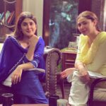Mahira Khan Instagram - This scene. Thissss scene. It is the heart and soul of HKKST.. at least for me. I remember reading it and thinking - This will be interesting - two women who have been pitted against each other their whole lives, sit opposite each other and talk. Rarely do we see that on our screens. Talk about their vulnerabilities, their childhood, their take on life and how it unfolded for them, what went wrong and all the time they have lost just because of what was fed to them. This scene was beautifully written by @umera_ahmedofficial and directed by @rind_farooq 💕 Weirdly enough we tried doing this scene twice.. and something or the other would go wrong. Finally a third time we came back to this house and shot it. I remember wanting to cry seeing Kubra, but as Mehreen I didn’t know she was going to die.. so I had to still act a bit angry a bit weary of her, still not trust her fully. But when I’d get out of character I just wanted to hug Mashal. There is no one I’d rather have sitting there except for her. @thekubism my Mashal 🧚🏼‍♀️🥰 ‘Kabhi kabhi kahaani ke end mein villian, hero ban jaata hai’ @ninakashif thanks for the goodies on the day we didn’t end up shooting! Take a bow 💋