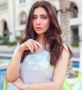 Mahira Khan Instagram - Filmfare ME✨💅

👗 @georgeschakraofficial 
💄 @iambabarzaheer 
💎 @bulgari 
🧚🏼‍♀️ @manekaharisinghani 
📸 @uthman_studio