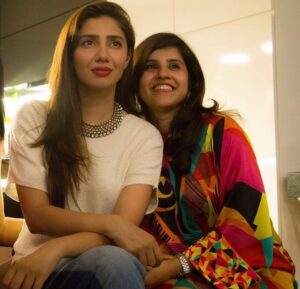 Mahira Khan Instagram - Meray dil ka tukraa.. my whole heart,

What do I say that I haven’t said before? What do I write that you don’t know already?  You know it all. 

But have I ever told you this before - 

 Tum meri har dua mein shaamil ho… dosti nahi yeh Ishq hai. 

🤍

Happy birthday my favorite, my one and my only Insia.. @insiafaisal 

I love you.. till the end of time and beyond. 

Yours,

Always
💋♥️