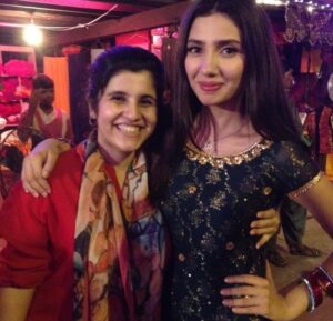 Mahira Khan Instagram - Meray dil ka tukraa.. my whole heart,

What do I say that I haven’t said before? What do I write that you don’t know already?  You know it all. 

But have I ever told you this before - 

 Tum meri har dua mein shaamil ho… dosti nahi yeh Ishq hai. 

🤍

Happy birthday my favorite, my one and my only Insia.. @insiafaisal 

I love you.. till the end of time and beyond. 

Yours,

Always
💋♥️