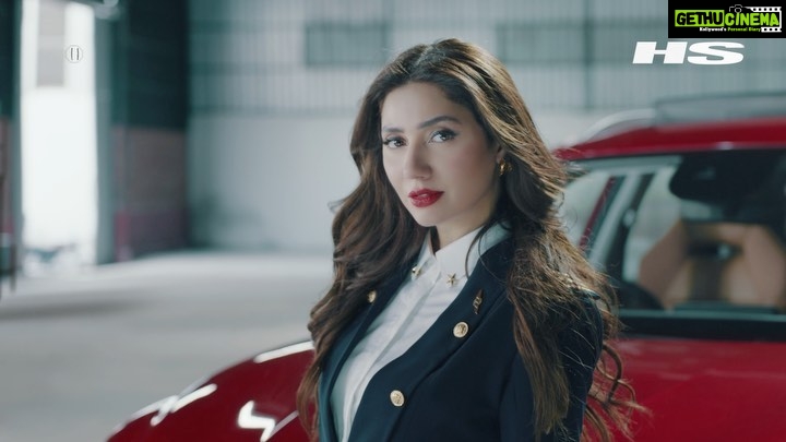 Mahira Khan Instagram - Had an epic time shootin’ this.. and drivin’ this 😎 @mgmotorpakistan Director @adnanmalik1 Producer @h2ofilms.official HairStylist and Makeup artist @omayrwaqar Styling @sohahsheikh @seharhaji #FromAmazingtoEpic #MGPakistan