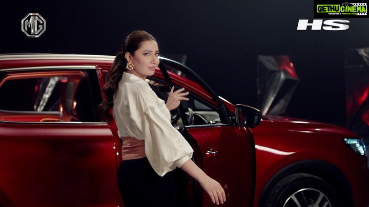 Mahira Khan Instagram - Had an epic time shootin’ this.. and drivin’ this 😎 @mgmotorpakistan Director @adnanmalik1 Producer @h2ofilms.official HairStylist and Makeup artist @omayrwaqar Styling @sohahsheikh @seharhaji #FromAmazingtoEpic #MGPakistan