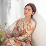 Mahira Khan Instagram – جب تم  رُکو ۰۰۰  بہار  رُکے ، چاندنی رُکے 🌸