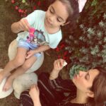 Mahira Khan Instagram - My gurryaaa, You are my shining star, my beautiful baby, my artist, my dreamer, my ballerina... a piece of my heart is reserved for you, only you. May you be healthy and happy always. InshAllah. I love you till the end of time and beyond... 𝐻𝑎𝑝𝑝𝑦 𝑏𝑖𝑟𝑡ℎ𝑑𝑎𝑦 𝑚𝑦 𝑆𝑜𝑝ℎ𝑜𝑜! Only your, Big Gurryaa X P.S if you’re reading this.. read my letters instead 💁🏻‍♀️ Goodgirl! @sanahafeezsheikh thank you for my baby girl! ♥️