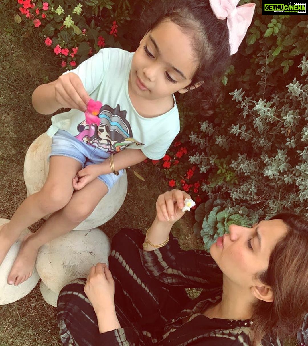 Mahira Khan Instagram - My gurryaaa, You are my shining star, my beautiful baby, my artist, my dreamer, my ballerina... a piece of my heart is reserved for you, only you. May you be healthy and happy always. InshAllah. I love you till the end of time and beyond... π»ππππ¦ ππππ‘βπππ¦ ππ¦ πππβππ! Only your, Big Gurryaa X P.S if youβre reading this.. read my letters instead ππ»ββοΈ Goodgirl! @sanahafeezsheikh thank you for my baby girl! β₯οΈ