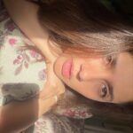 Mahira Khan Instagram - Mr. Sun is my favorite filter 🌻