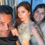 Mahira Khan Instagram - People always ask me why I post so many photos of my team, particularly my make up artists. Most of the time I don’t know how to answer that 💁🏻‍♀️ Today as I write a post for Adnan, I thought I’d share this with all of you - Adnan was an asst. makeup artist at Nabilas when I was a VJ at MTV. We were all sent to Nabilas for a makeover, I wasn’t ready to get anything done so I was assigned to Adnan. We sat there literally twiddling our thumbs. I remember laughing at everything he said. This was 2006/7. 15 years later and he is still my make up artist- well to the world at least. For me, he is so much more than that. He’s my friend, my brother, my keeper of secrets.. he knows when I’m upset and knows how to make me smile. He has seen me cry sneakily on set and held my hand through it. I have held him in my arms when he has broken down. We have laughed, cried, danced all night, ate like crazy, travelled the world... all of it.. together.. he is my family. I am so grateful to my job and the universe for surrounding me with people I love so much. Alhumdulillah. So to answer the question.. is quite simple - I am, because of them. Belated happy birthday my Adnan, my dil ka tukraaa 🤍 @adnanansariofficial 𝐿𝑜𝑣𝑒 𝑦𝑜𝑢 𝑎𝑙𝑤𝑎𝑦𝑠 𝑎𝑛𝑑 𝑓𝑜𝑟𝑒𝑣𝑒𝑟 🤍 P.S sorry for the longish note, counting my blessings. Also Ramzan Mubarak to all ✨🌸🙏🏼