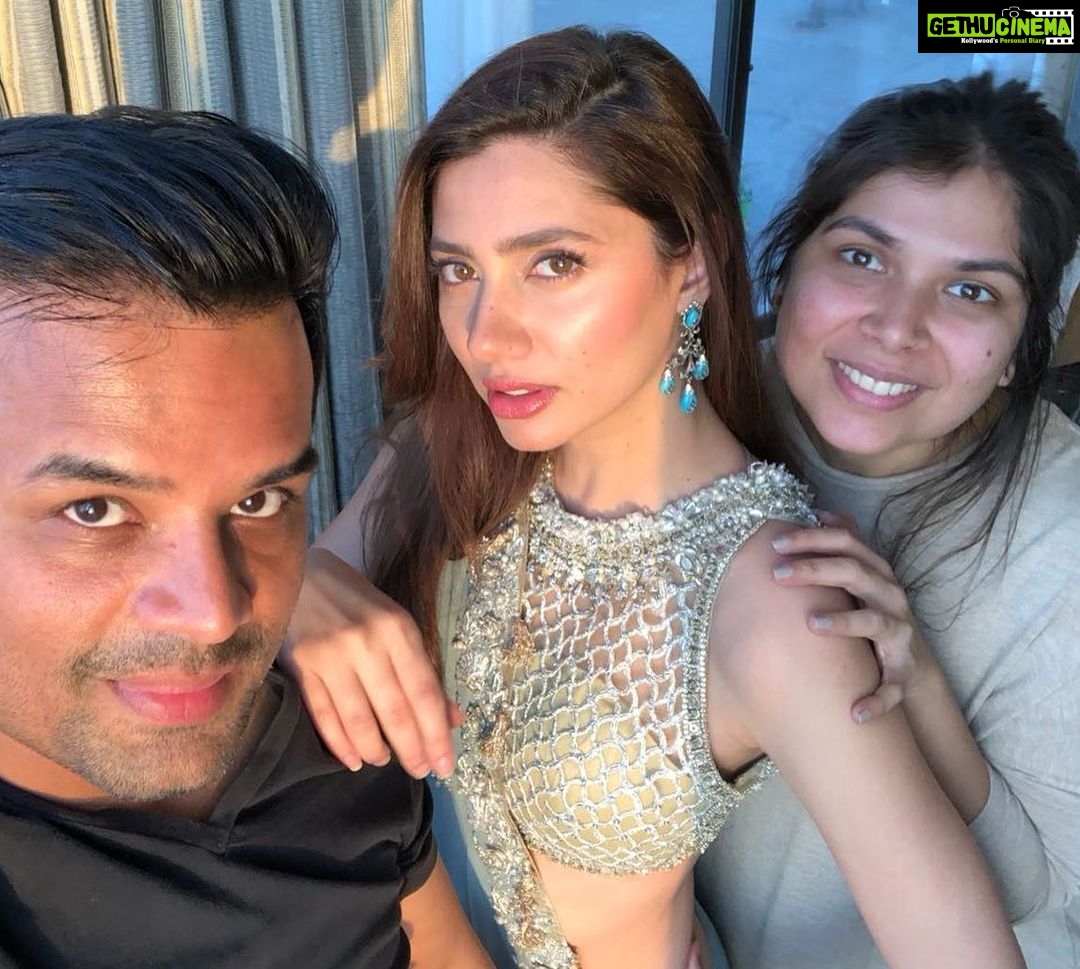 Mahira Khan Instagram - People always ask me why I post so many photos of my team, particularly my make up artists. Most of the time I donβt know how to answer that ππ»ββοΈ Today as I write a post for Adnan, I thought Iβd share this with all of you - Adnan was an asst. makeup artist at Nabilas when I was a VJ at MTV. We were all sent to Nabilas for a makeover, I wasnβt ready to get anything done so I was assigned to Adnan. We sat there literally twiddling our thumbs. I remember laughing at everything he said. This was 2006/7. 15 years later and he is still my make up artist- well to the world at least. For me, he is so much more than that. Heβs my friend, my brother, my keeper of secrets.. he knows when Iβm upset and knows how to make me smile. He has seen me cry sneakily on set and held my hand through it. I have held him in my arms when he has broken down. We have laughed, cried, danced all night, ate like crazy, travelled the world... all of it.. together.. he is my family. I am so grateful to my job and the universe for surrounding me with people I love so much. Alhumdulillah. So to answer the question.. is quite simple - I am, because of them. Belated happy birthday my Adnan, my dil ka tukraaa π€ @adnanansariofficial πΏππ£π π¦ππ’ πππ€ππ¦π πππ πππππ£ππ π€ P.S sorry for the longish note, counting my blessings. Also Ramzan Mubarak to all β¨πΈππΌ