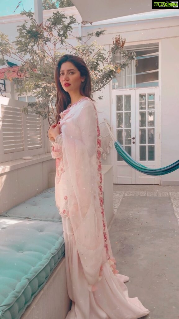 Mahira Khan Instagram - Eid Mubarak to all my lovelies 🌸💕 May this be a blessed one for all of us. Ameen. Thank you my pretty eid ka jora @sfkbridals 💘🍬 Happy birthday my darling brothaaaa @hissankhann 💘