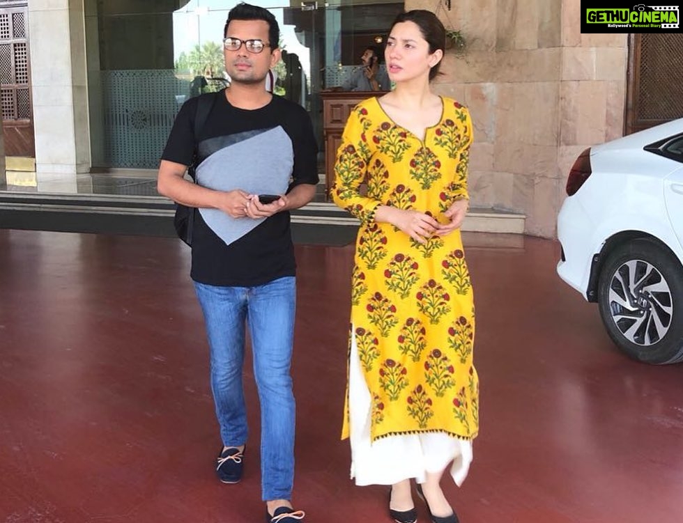 Mahira Khan Instagram - People always ask me why I post so many photos of my team, particularly my make up artists. Most of the time I donβt know how to answer that ππ»ββοΈ Today as I write a post for Adnan, I thought Iβd share this with all of you - Adnan was an asst. makeup artist at Nabilas when I was a VJ at MTV. We were all sent to Nabilas for a makeover, I wasnβt ready to get anything done so I was assigned to Adnan. We sat there literally twiddling our thumbs. I remember laughing at everything he said. This was 2006/7. 15 years later and he is still my make up artist- well to the world at least. For me, he is so much more than that. Heβs my friend, my brother, my keeper of secrets.. he knows when Iβm upset and knows how to make me smile. He has seen me cry sneakily on set and held my hand through it. I have held him in my arms when he has broken down. We have laughed, cried, danced all night, ate like crazy, travelled the world... all of it.. together.. he is my family. I am so grateful to my job and the universe for surrounding me with people I love so much. Alhumdulillah. So to answer the question.. is quite simple - I am, because of them. Belated happy birthday my Adnan, my dil ka tukraaa π€ @adnanansariofficial πΏππ£π π¦ππ’ πππ€ππ¦π πππ πππππ£ππ π€ P.S sorry for the longish note, counting my blessings. Also Ramzan Mubarak to all β¨πΈππΌ