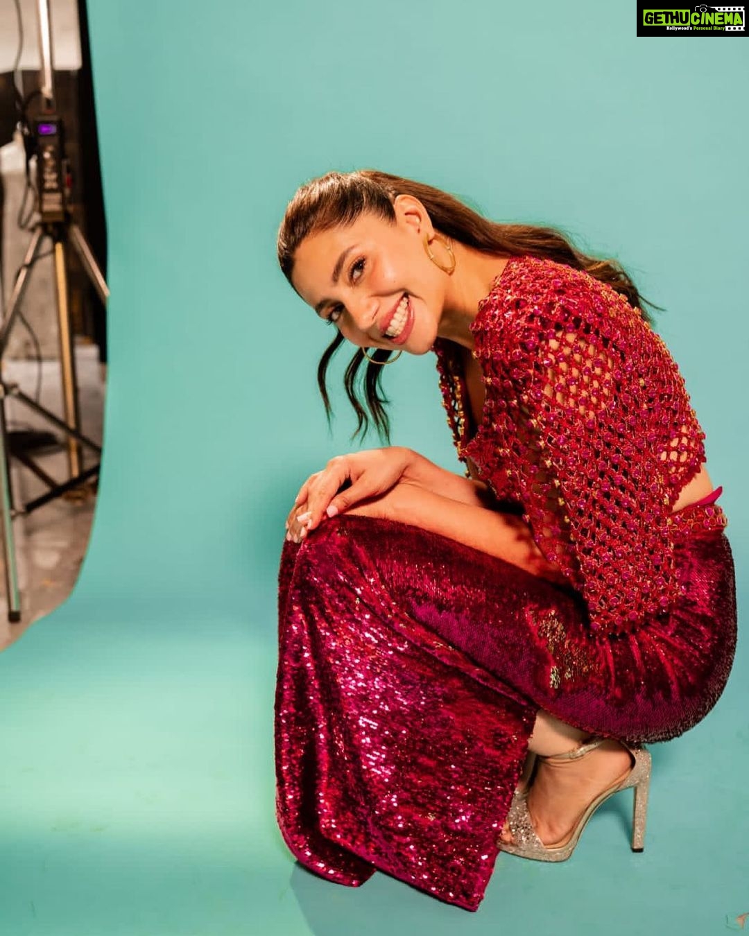 Mahira Khan Instagram - Thisshh one for my Ama and my Seher 💕💗