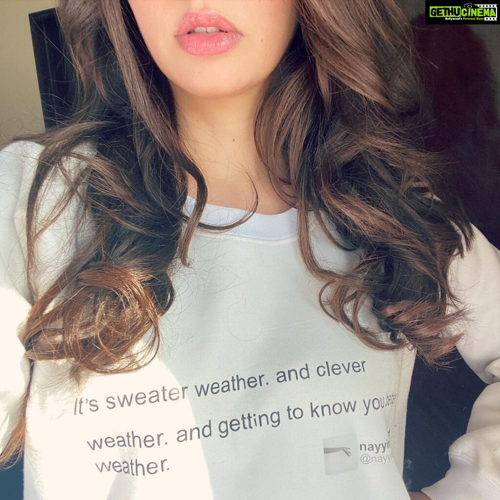 Mahira Khan Instagram - Getting to know you better, weather💁🏻‍♀️ P.S Has it gotten cold in your city ? Sweater Weather