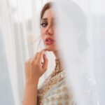Mahira Khan Instagram - ‘𝓟𝓻𝓮𝓮𝓽 𝓛𝓪𝓻𝓲’🥀 ℳℴ𝒽𝓈𝒾𝓃 𝒩𝒶𝓋ℯℯ𝒹 ℛ𝒶𝓃𝒿𝒽𝒶 @mohsin.naveed.ranjha 🥀 📸 @natashazubair 💄 @omayrwaqar 💍 @hamnaamirjewelry Anjaan Galli