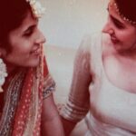 Mahira Khan Instagram - Meri insia, Dost nahi pehla pyaaar ho tum. Jaaaan se zyaada aziz ho tum. Meray jigar ka tukda ho tum. Khush raho hamesha.. Ameen. Saalgirah Mubarak @insiafaisal 🌻 Sirf tumhari, ماہرہ 🌻 𝑇ℎ𝑖𝑠 𝑠𝑜𝑛𝑔/𝑖𝑚𝑎𝑔𝑒 𝑟𝑒𝑚𝑖𝑛𝑑𝑠 𝑚𝑒 𝑜𝑓 𝑢𝑠...𝑠𝑡𝑎𝑛𝑑𝑖𝑛𝑔 𝑜𝑛 𝑦𝑜𝑢𝑟 𝑏𝑎𝑙𝑐𝑜𝑛𝑦, 𝑡𝑎𝑙𝑘𝑖𝑛𝑔 𝑎𝑏𝑜𝑢𝑡 𝑜𝑢𝑟 𝑙𝑖𝑣𝑒𝑠 𝑎𝑛𝑑 𝑡ℎ𝑎𝑡 𝑓𝑒𝑒𝑙𝑖𝑛𝑔 𝑜𝑓 𝑘𝑛𝑜𝑤𝑖𝑛𝑔 - 𝑛𝑜 𝑚𝑎𝑡𝑡𝑒𝑟 𝑤ℎ𝑎𝑡 ℎ𝑎𝑝𝑝𝑒𝑛𝑠, 𝑤𝑒 𝑤𝑖𝑙𝑙 𝑎𝑙𝑤𝑎𝑦𝑠 ℎ𝑎𝑣𝑒 𝑒𝑎𝑐ℎ 𝑜𝑡ℎ𝑒𝑟 𝑥 Dil Ke Pass