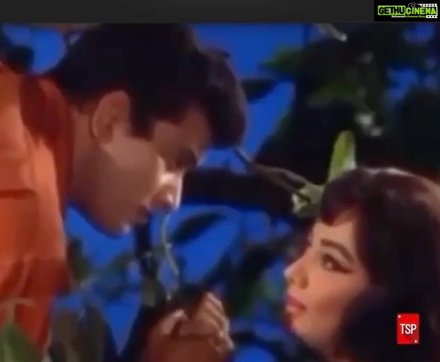 Mahira Khan Instagram - Very much very much paagal’ kindaaaa weekend vibes to y’all ✌🏼