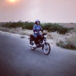 Mahira Khan Instagram - Aaajaaa meri motor bike pe beth jaaaa @mustafafahad26 🏍💁🏻‍♀️ I learnt how to ride a bike for #QuaideazamZindabad . This video was my second day of lessons.. so you can imagine how good I actually am 💅I also got a certificate after completing all my lessons 🎓 MA MA 🧿 Special thank you to the girls at @pinkriderspakistan you guys are champs 🌟 @nabqur @fizza_meerza @pinkriderspakistan #QAZ #quaideazamzindabad #MahiraKhan #FahadMustafa #FilmwalaPictures #NabeelQureshi #FizzaAliMeerza