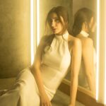 Mahira Khan Instagram - I’d rather be at the beach. 𝐾𝑖𝑑𝑑𝑖𝑛𝑔. 𝑂𝑓𝑐𝑜𝑢𝑟𝑠𝑒 𝑛𝑜𝑡. 𝐼 𝑙𝑜𝑣𝑒 𝑤𝑜𝑟𝑘𝑖𝑛𝑔 𝑜𝑛 𝑆𝑢𝑛𝑑𝑎𝑦𝑠.