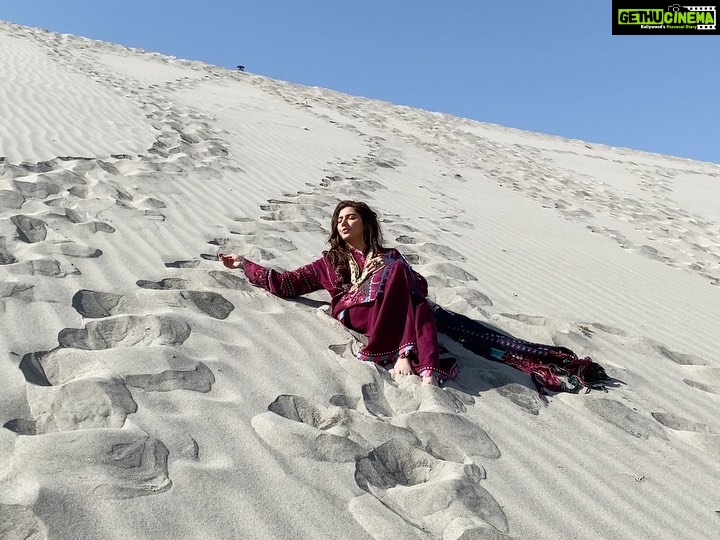 Mahira Khan Instagram - I miss the mountains.. I miss the feeling of being amongst these beautiful giants - most alive and insanely grateful. No words can really describe that feeling.. just, that I miss it. Can’t wait to go back.. until next time x P.S miss the company just as much. I adore adore you girls @nidaykhan @anamfkhan @seherhafeez 💘 Cold Desert, Skardu