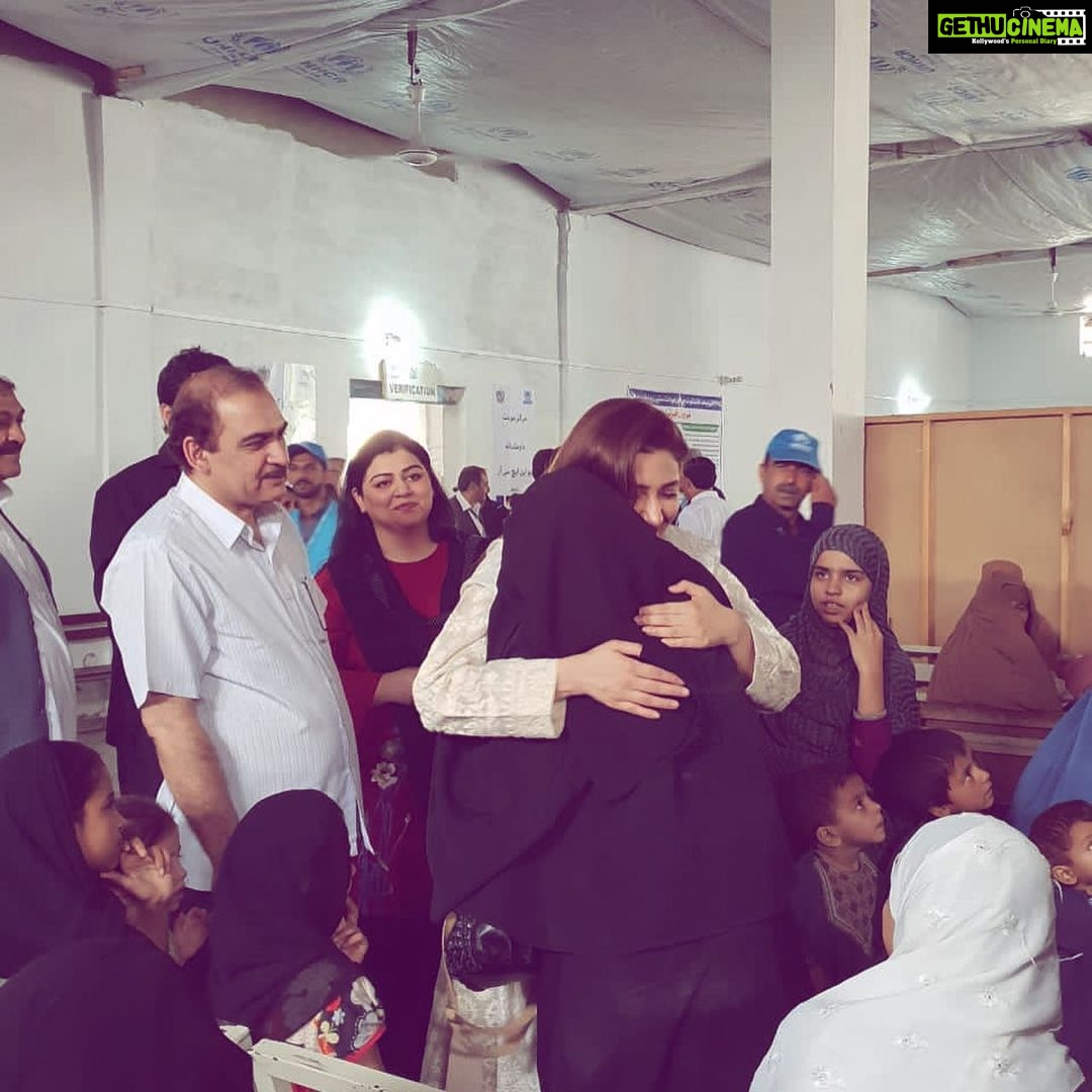 Mahira Khan Instagram - The dreams of displaced Afghans are no different than anyone else’s dreams. ✔️To have a home ✔️To send their children to school ✔️To provide for their families. They need peace to fulfil their dreams. I truly believe education is the key to success for every society. The GlobalGoals set a target of quality education for ALL. Refugees included 💕 At the #Afghanistan2020, discussions on the quality of education will help secure the future of refugee children. #Afghanistan2020 @Refugees