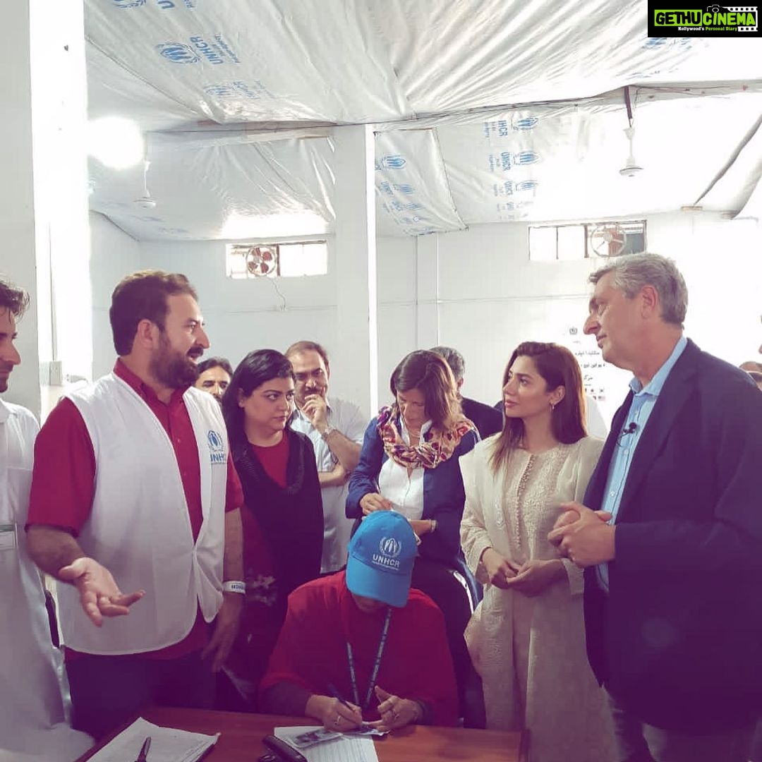 Mahira Khan Instagram - The dreams of displaced Afghans are no different than anyone else’s dreams. ✔️To have a home ✔️To send their children to school ✔️To provide for their families. They need peace to fulfil their dreams. I truly believe education is the key to success for every society. The GlobalGoals set a target of quality education for ALL. Refugees included 💕 At the #Afghanistan2020, discussions on the quality of education will help secure the future of refugee children. #Afghanistan2020 @Refugees
