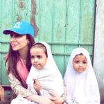 Mahira Khan Instagram - The dreams of displaced Afghans are no different than anyone else’s dreams. ✔️To have a home ✔️To send their children to school ✔️To provide for their families. They need peace to fulfil their dreams. I truly believe education is the key to success for every society. The GlobalGoals set a target of quality education for ALL. Refugees included 💕 At the #Afghanistan2020, discussions on the quality of education will help secure the future of refugee children. #Afghanistan2020 @Refugees