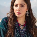 Mahira Khan Instagram - 🍂🍂🍂 @republicwomenswear 💛 @shayank.sherwani @nidakhan.hairstylist @anamfarooqkhan_makeup @amnashariff.jewelry 💛 Cold Desert, Skardu