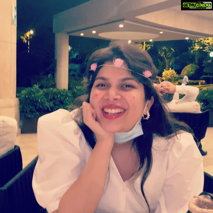 Mahira Khan Instagram - My Seher, You are one of a kind.. and I’m so happy that I can call you mine. To many many more years of You.. to happiness, good health, crazy travel adventures, to laughter and joy, to finding delicious places to eat, to believing in miracles, to love, to us.. to you. Ameen🕊 Happy birthday lovaaaa 🍯🍞🧈 @seherhafeez