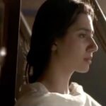 Mahira Khan Instagram - What is there left to say that hasn’t already been said ? Maybe that’s the thing about Humsafar, there is always more to say. Khirad is by far my most special character. She loved fiercely, she gave whole heartedly and when it came to her self respect she held that closest to her heart. What a woman🌹 But like I always say.. Humsafar is beyond all of us who made it. It’s all of Yours. This safar, this journey is nothing without all of you.. who have kept the magic alive for 9 years. Always grateful.. always yours, I love love love you all, Khirad. 🥀