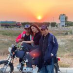 Mahira Khan Instagram - Aaajaaa meri motor bike pe beth jaaaa @mustafafahad26 🏍💁🏻‍♀️ I learnt how to ride a bike for #QuaideazamZindabad . This video was my second day of lessons.. so you can imagine how good I actually am 💅I also got a certificate after completing all my lessons 🎓 MA MA 🧿 Special thank you to the girls at @pinkriderspakistan you guys are champs 🌟 @nabqur @fizza_meerza @pinkriderspakistan #QAZ #quaideazamzindabad #MahiraKhan #FahadMustafa #FilmwalaPictures #NabeelQureshi #FizzaAliMeerza