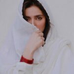 Mahira Khan Instagram - کیا تمہیں مجھ سے ابھی بھی کچھ کہنا ہے ؟ 💌