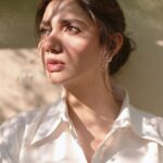 Mahira Khan Instagram - کیا تمہیں مجھ سے ابھی بھی کچھ کہنا ہے ؟ 💌