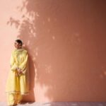 Mahira Khan Instagram - 💌 Zara ShahJahan Lawn 🕊️✨ @zarashahjahanofficial 💌 💄 @iambabarzaheer 💇🏻‍♀️ @mubsher.bhatti 📸 @sajallsajjad 🎨 @hashimali90 Styling @haajira.ahmad Lahore - The City of Gardens